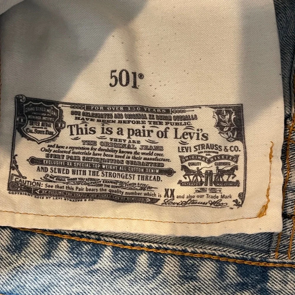 Levi's 501 Jeans‎ Mens W34 L32 Light Wash Distressed Patch Ripped Straight Denim